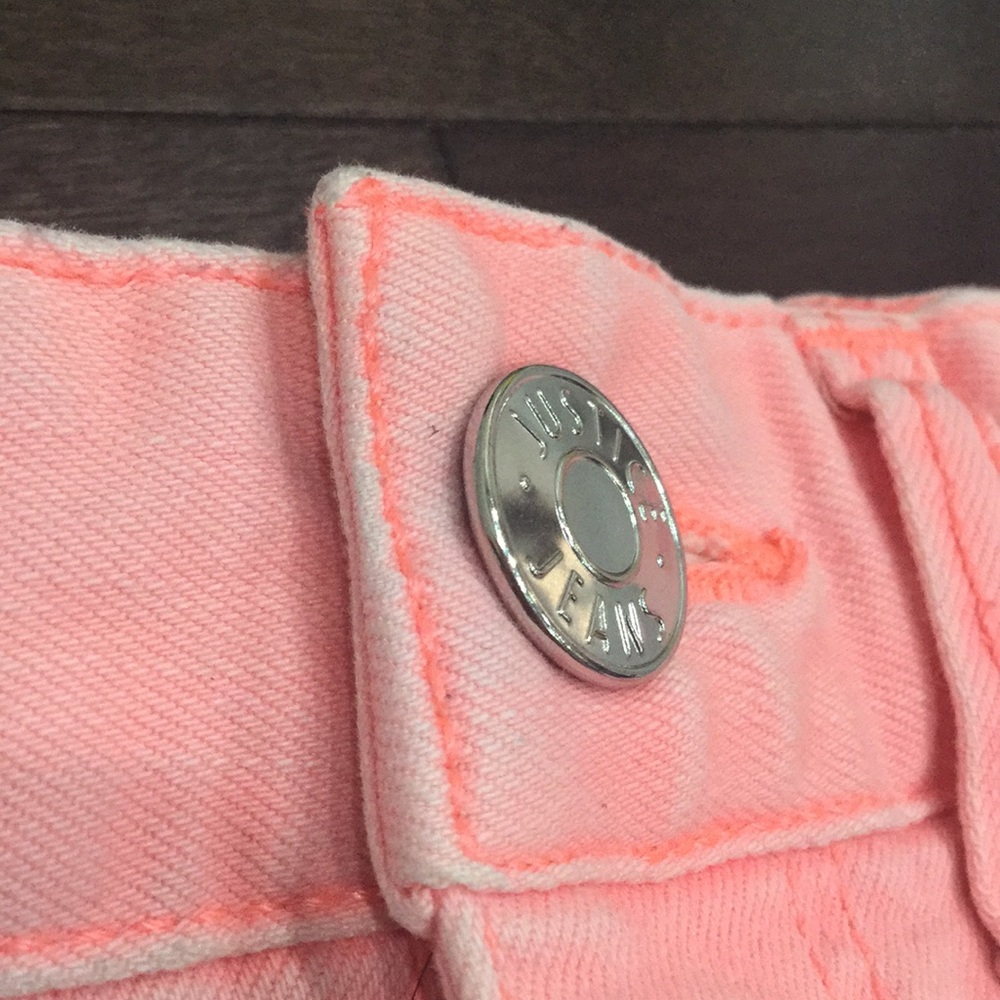 Shorts - Picture 3 of 5